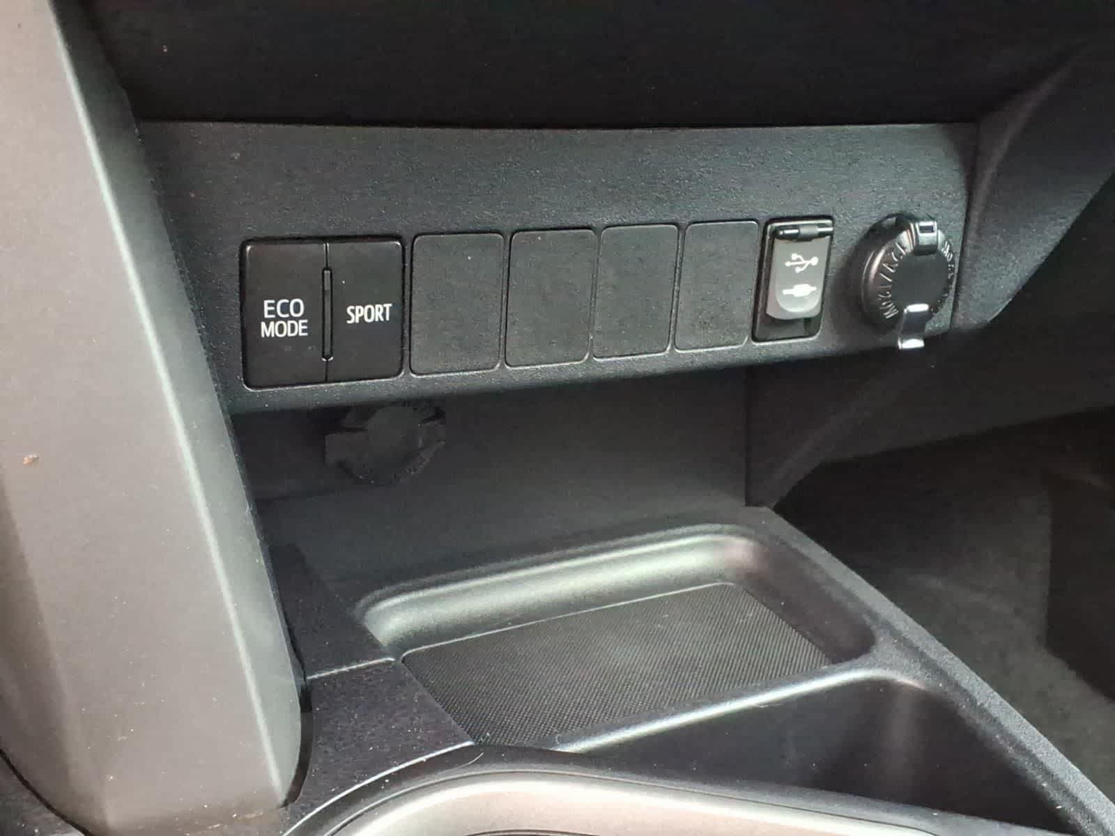 Used 2017 Toyota RAV4 XLE FWD image 24