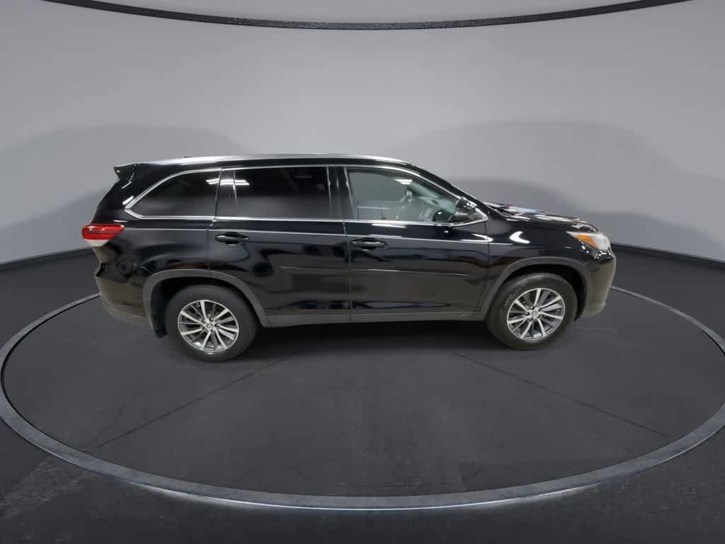 Used 2019 Toyota Highlander XLE w/ Protection Package #3 AWD/4WD image 9