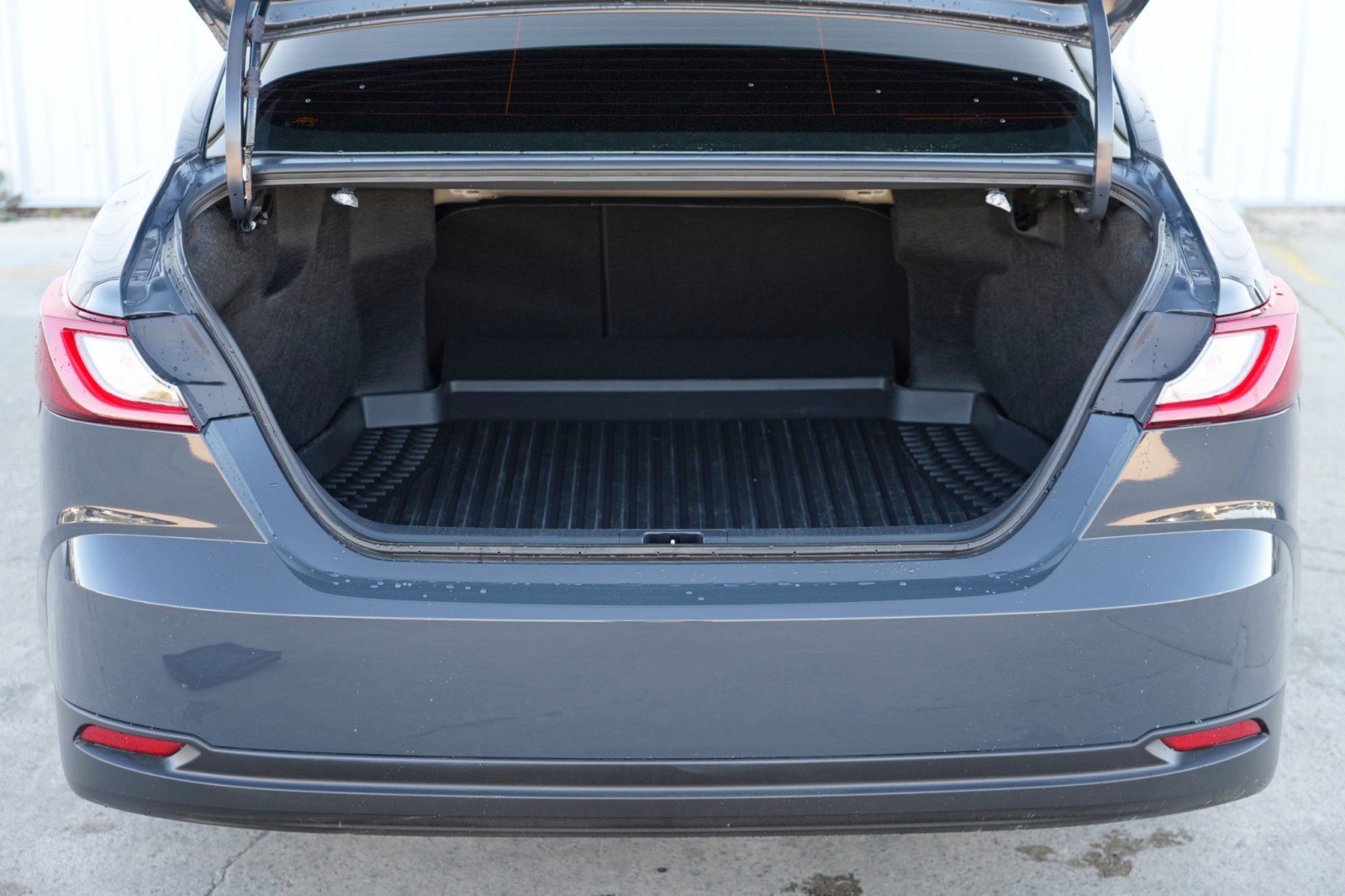 Used 2025 Toyota Camry LE image 9