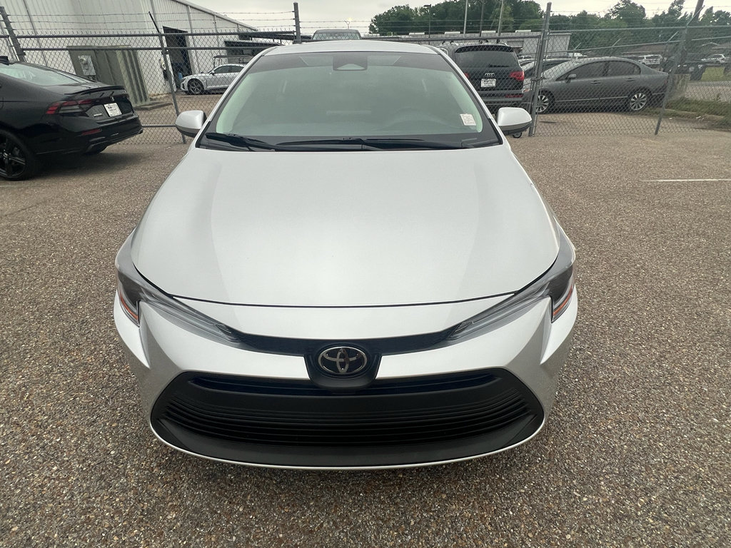 Used 2025 Toyota Corolla LE FWD image 3