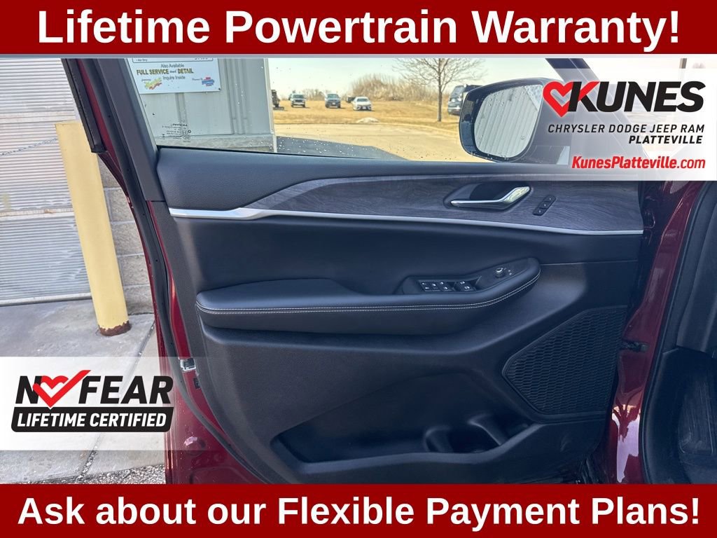 Used 2024 Jeep Grand Cherokee Limited AWD/4WD image 12