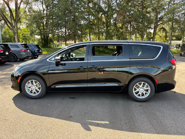 New 2027 Chrysler Pacifica LX FWD image 4