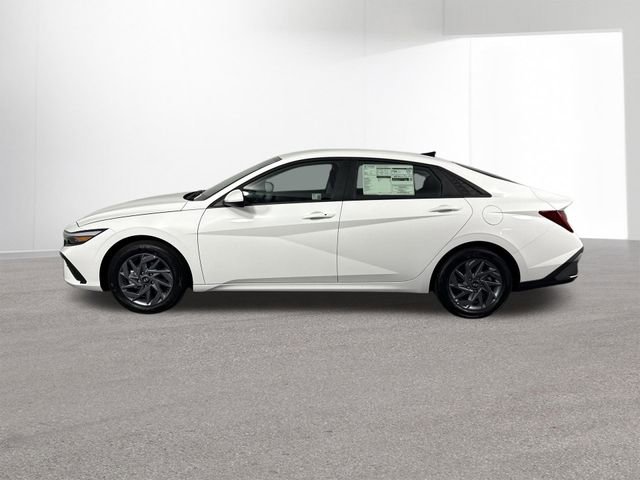 Used 2025 Hyundai Elantra Hybrid FWD image 14