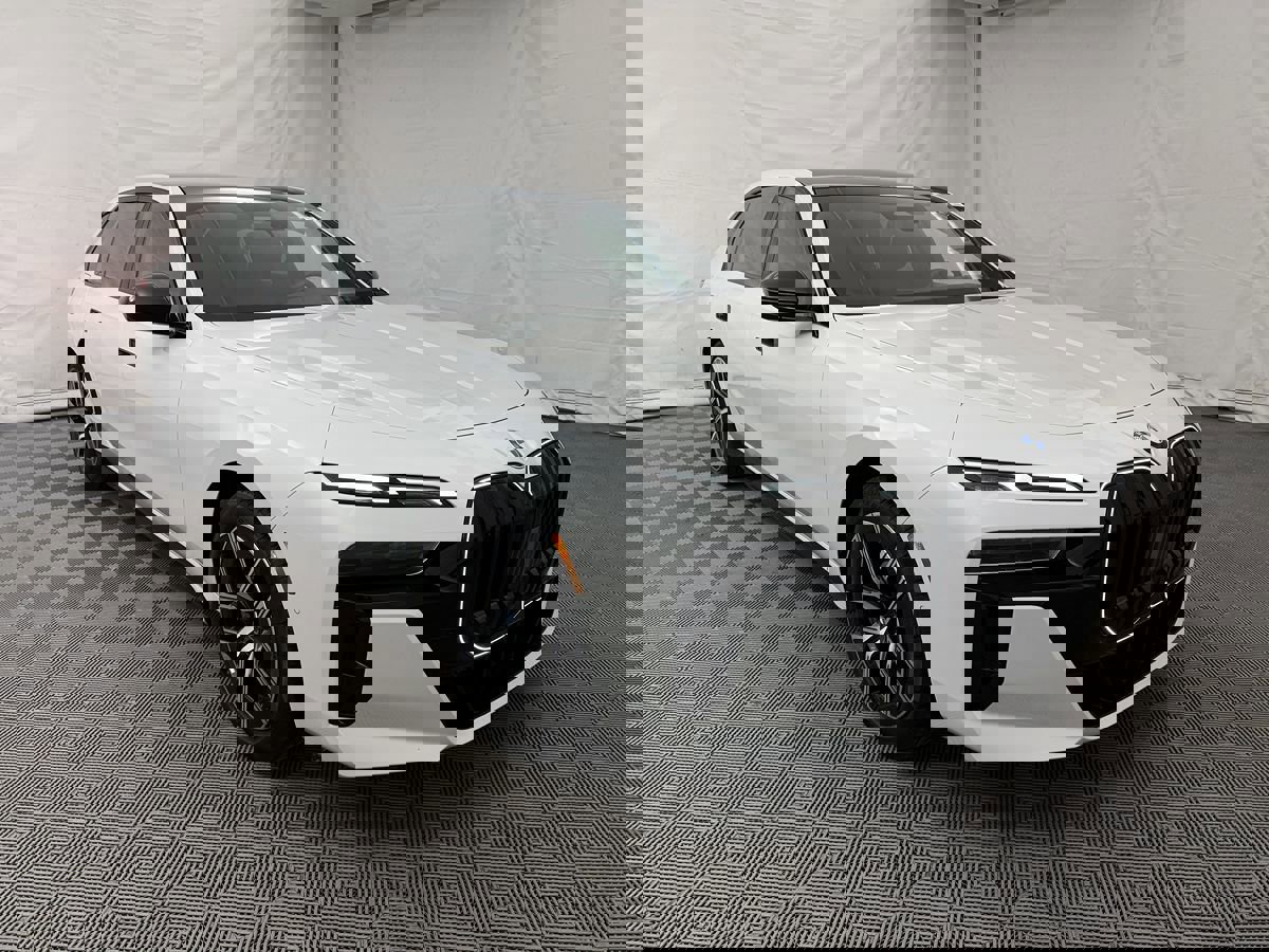 Used 2025 BMW 740i xDrive image 6