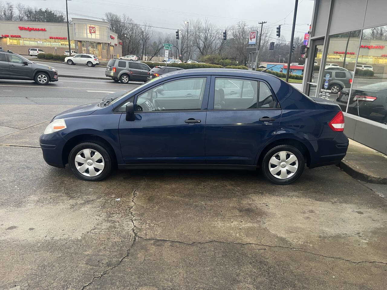 Used 2009 Nissan Versa Sedan image 1