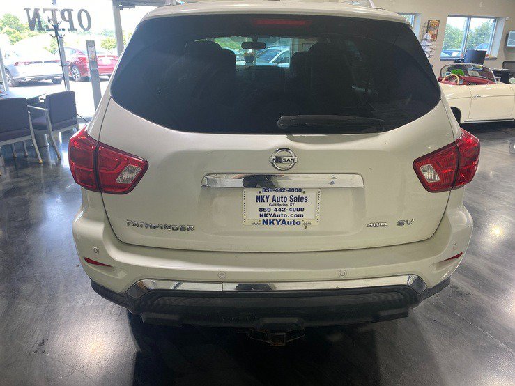 Used 2017 Nissan Pathfinder SV AWD/4WD image 5