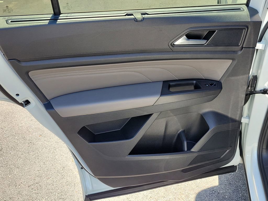 Used 2023 Volkswagen Atlas SEL R-Line image 9