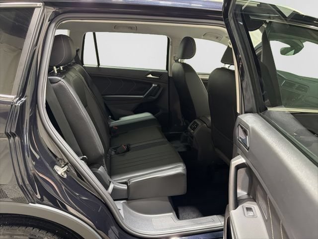 Certified 2022 Volkswagen Tiguan SE FWD image 32