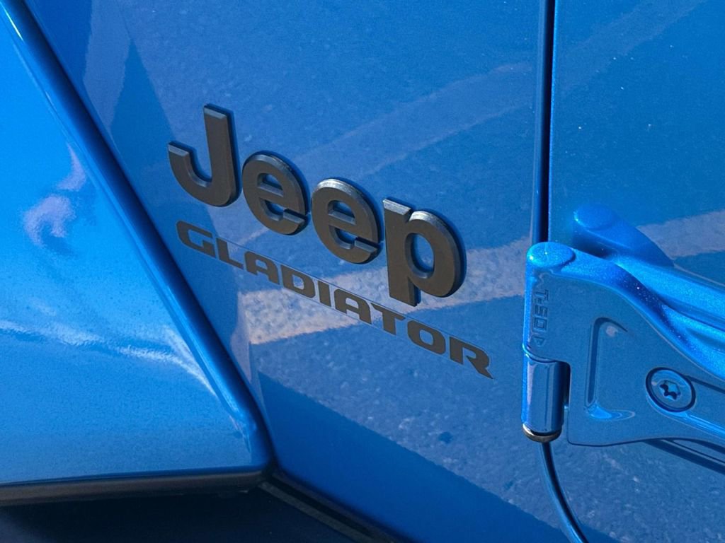 Used 2022 Jeep Gladiator Sport image 7