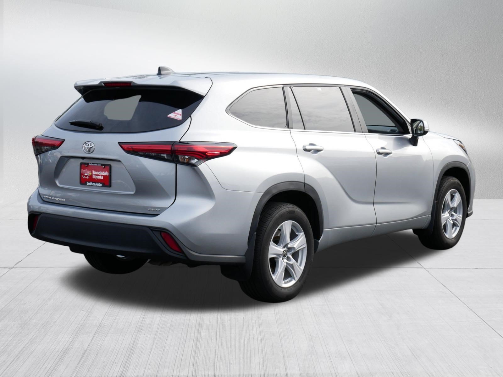 Used 2023 Toyota Highlander L AWD/4WD image 7