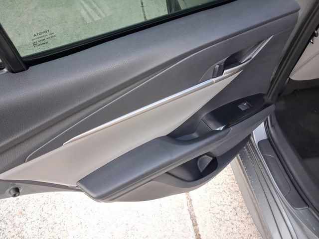Used 2026 Toyota Camry SE FWD image 9