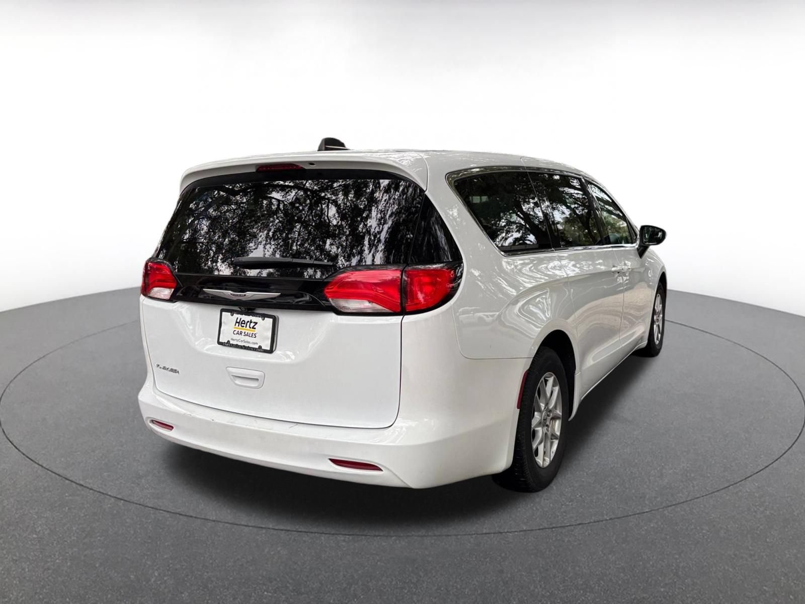 Used 2023 Chrysler Voyager LX FWD image 7