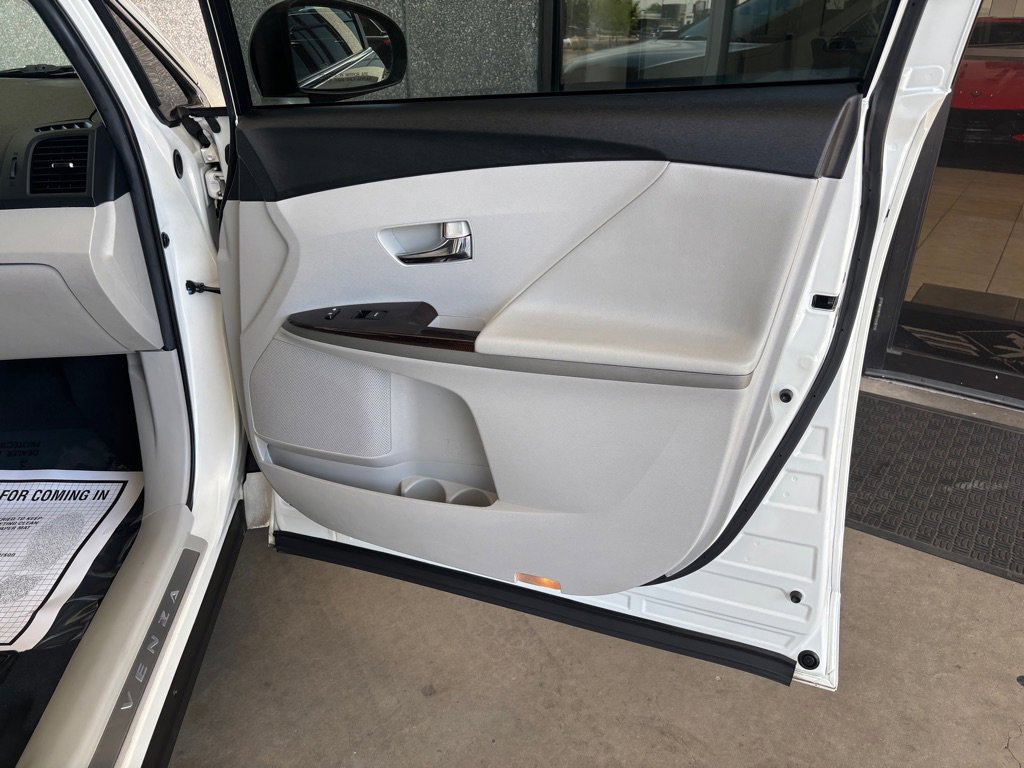 Used 2011 Toyota Venza FWD image 34