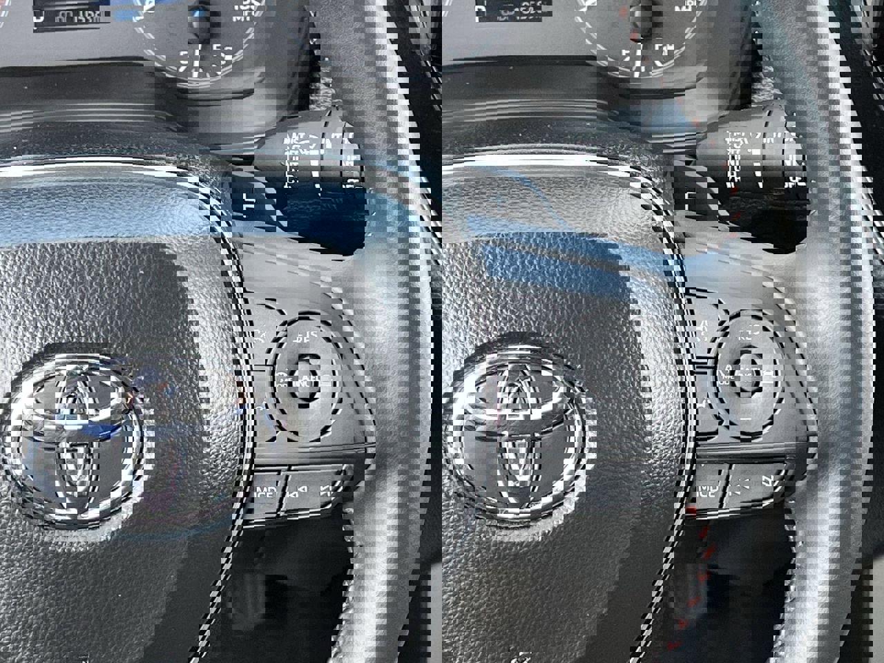 Used 2025 Toyota Corolla Cross AWD Hybrid image 14