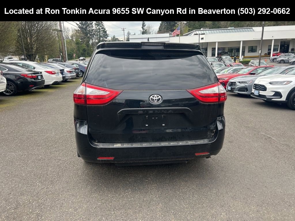 Used 2019 Toyota Sienna L w/ Carpet Mat Package image 5