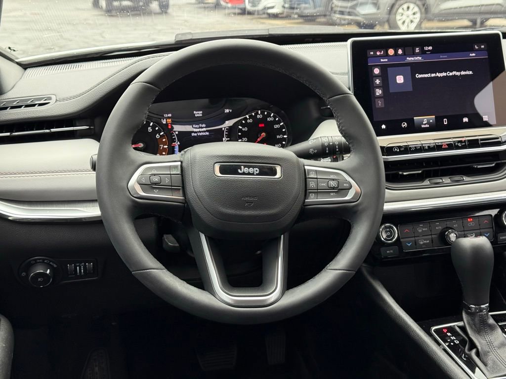 Used 2023 Jeep Compass Limited image 18