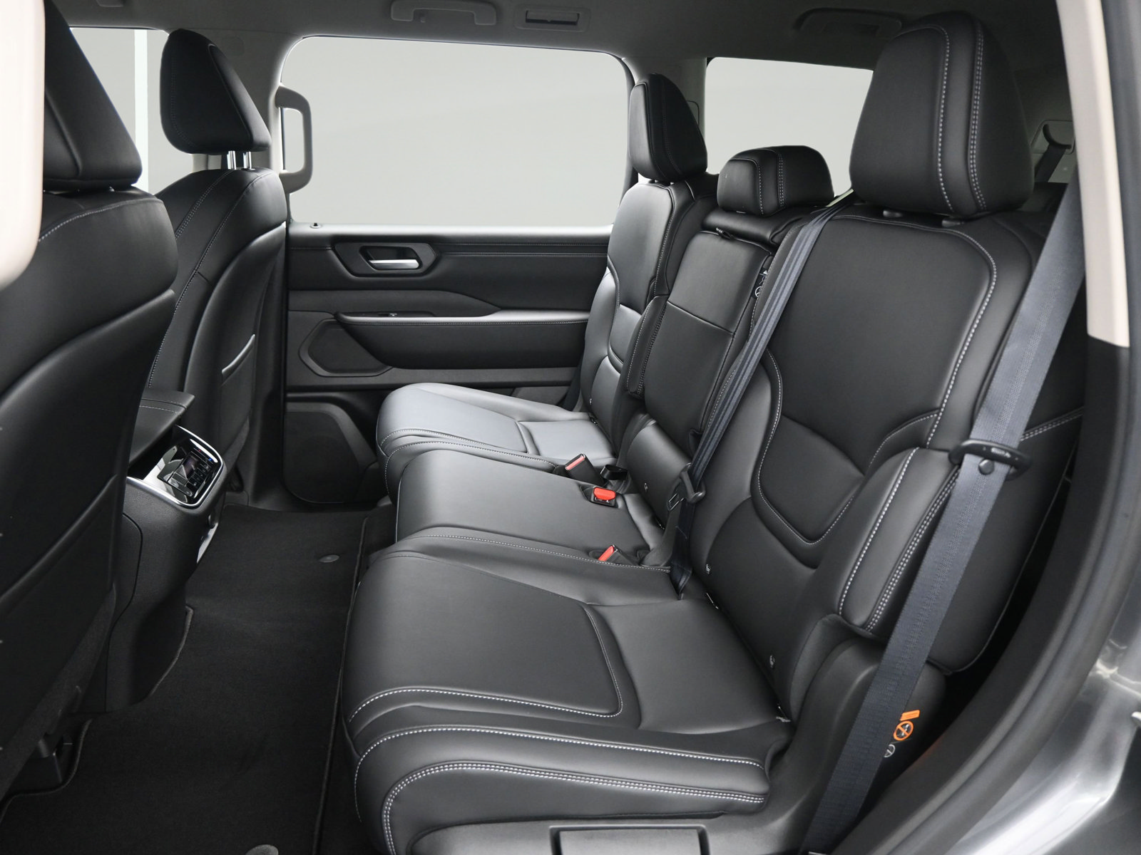 Certified 2025 Nissan Armada SV AWD/4WD image 11