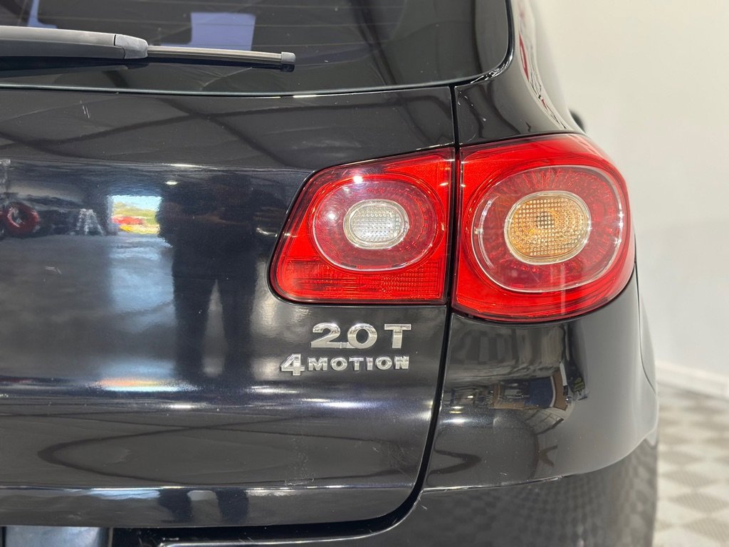 Used 2011 Volkswagen Tiguan S image 32