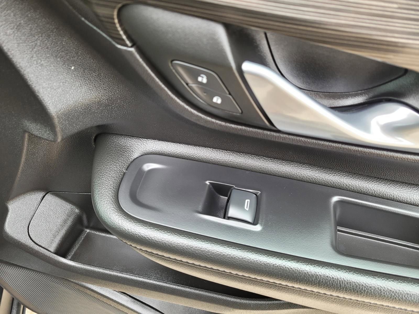 Used 2024 GMC Terrain SLT image 8