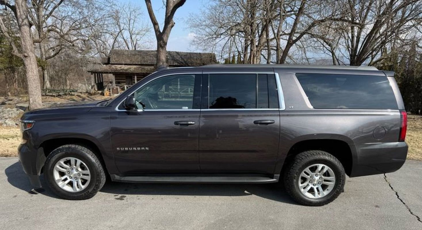 Used 2018 Chevrolet Suburban LT image 10