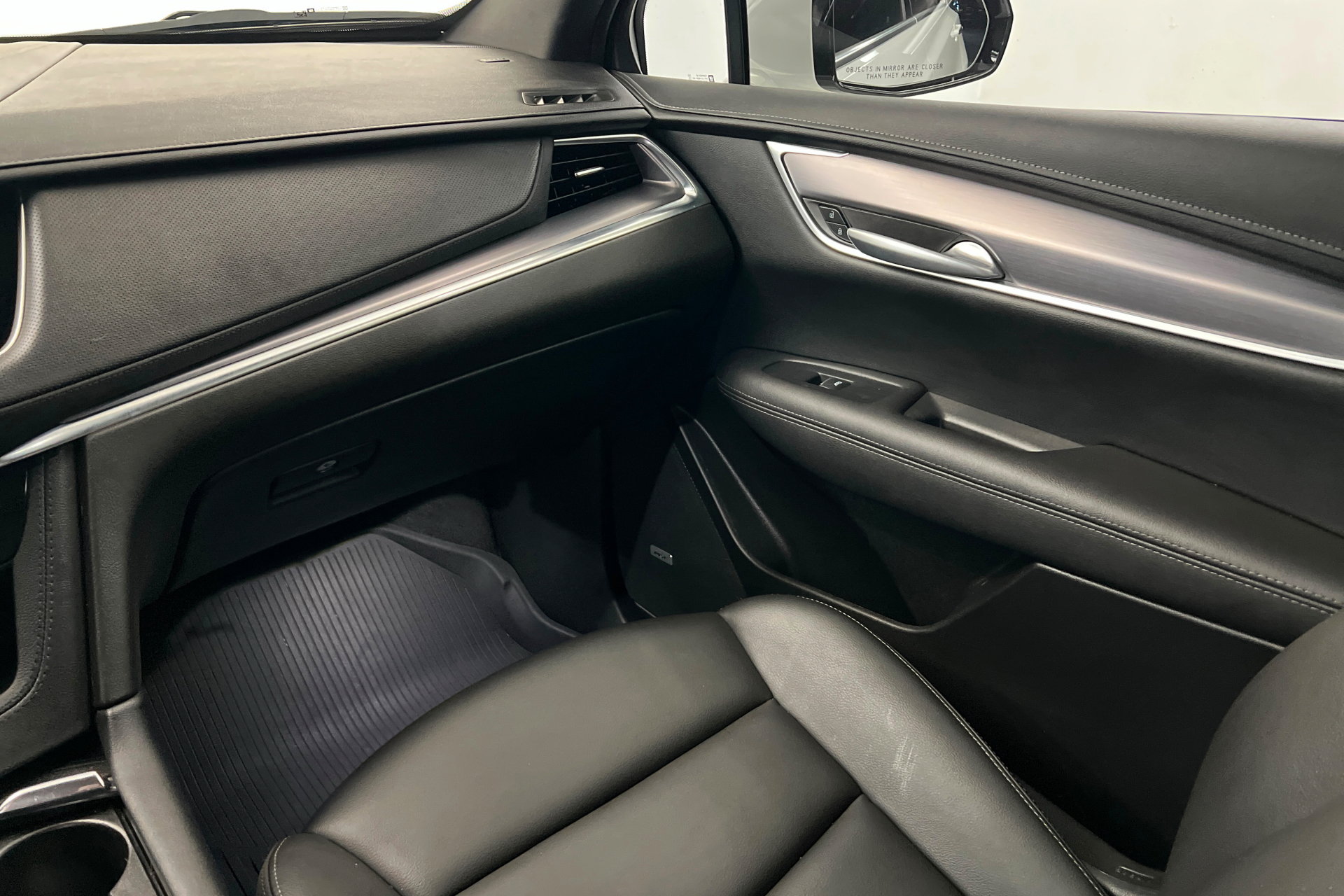 Used 2025 Cadillac XT5 Luxury w/ LPO, Floor Liner Package AWD/4WD image 10