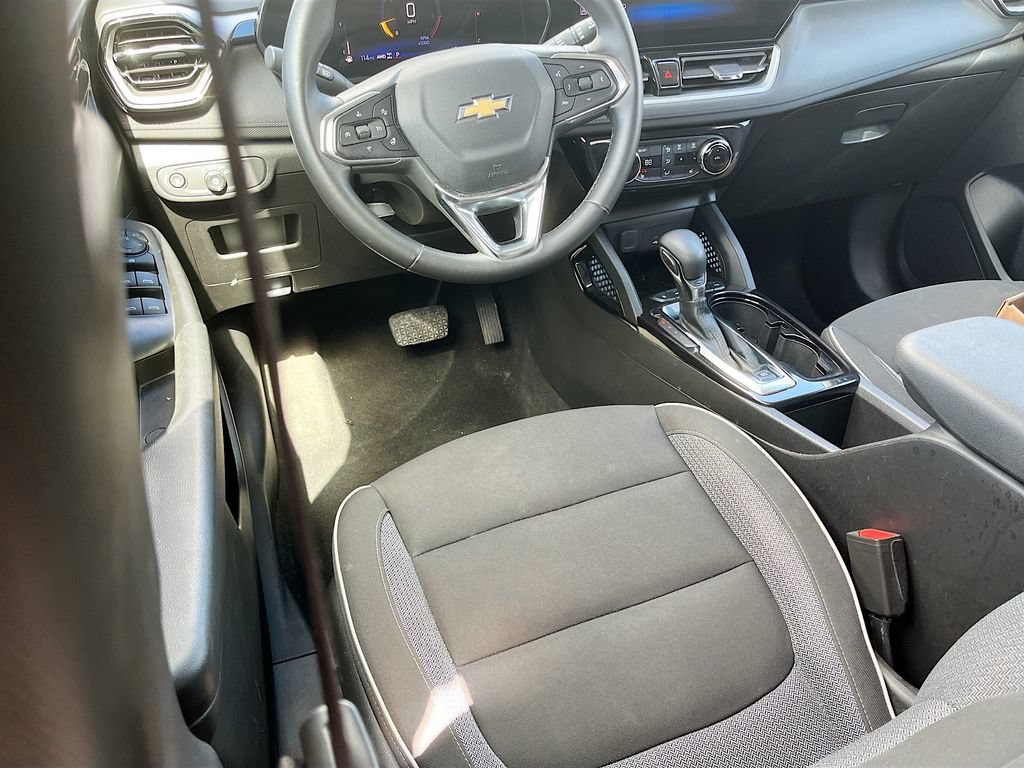 Used 2024 Chevrolet TrailBlazer LT w/ Convenience Package AWD/4WD image 22