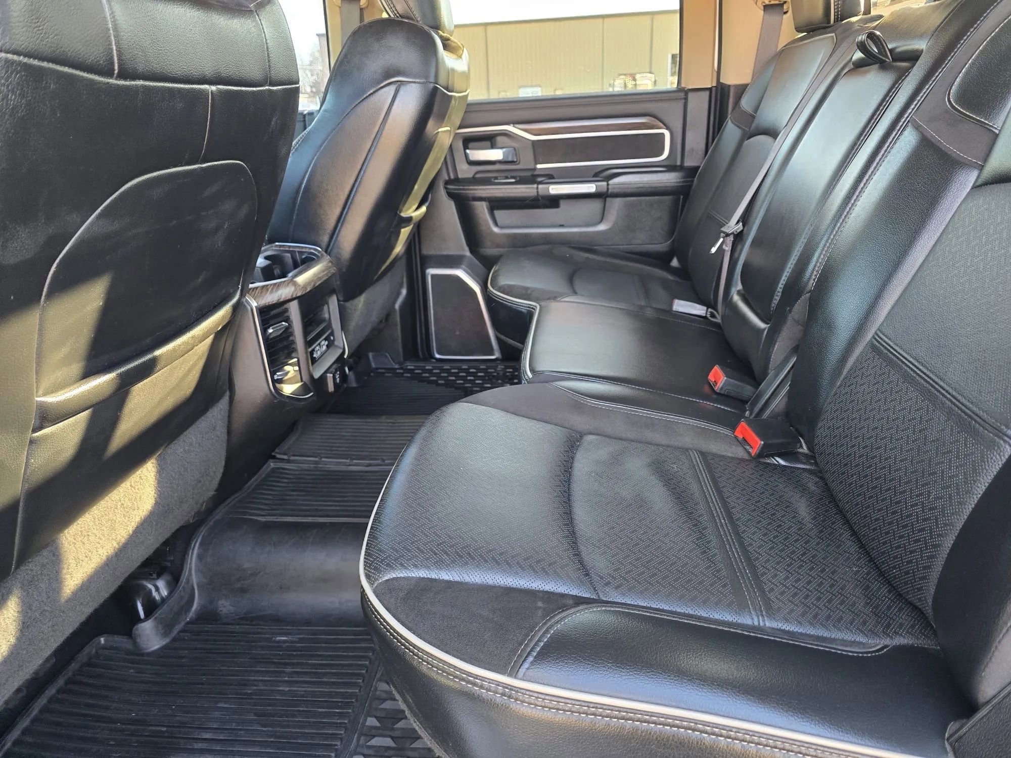 Used 2019 RAM 3500 Laramie image 19