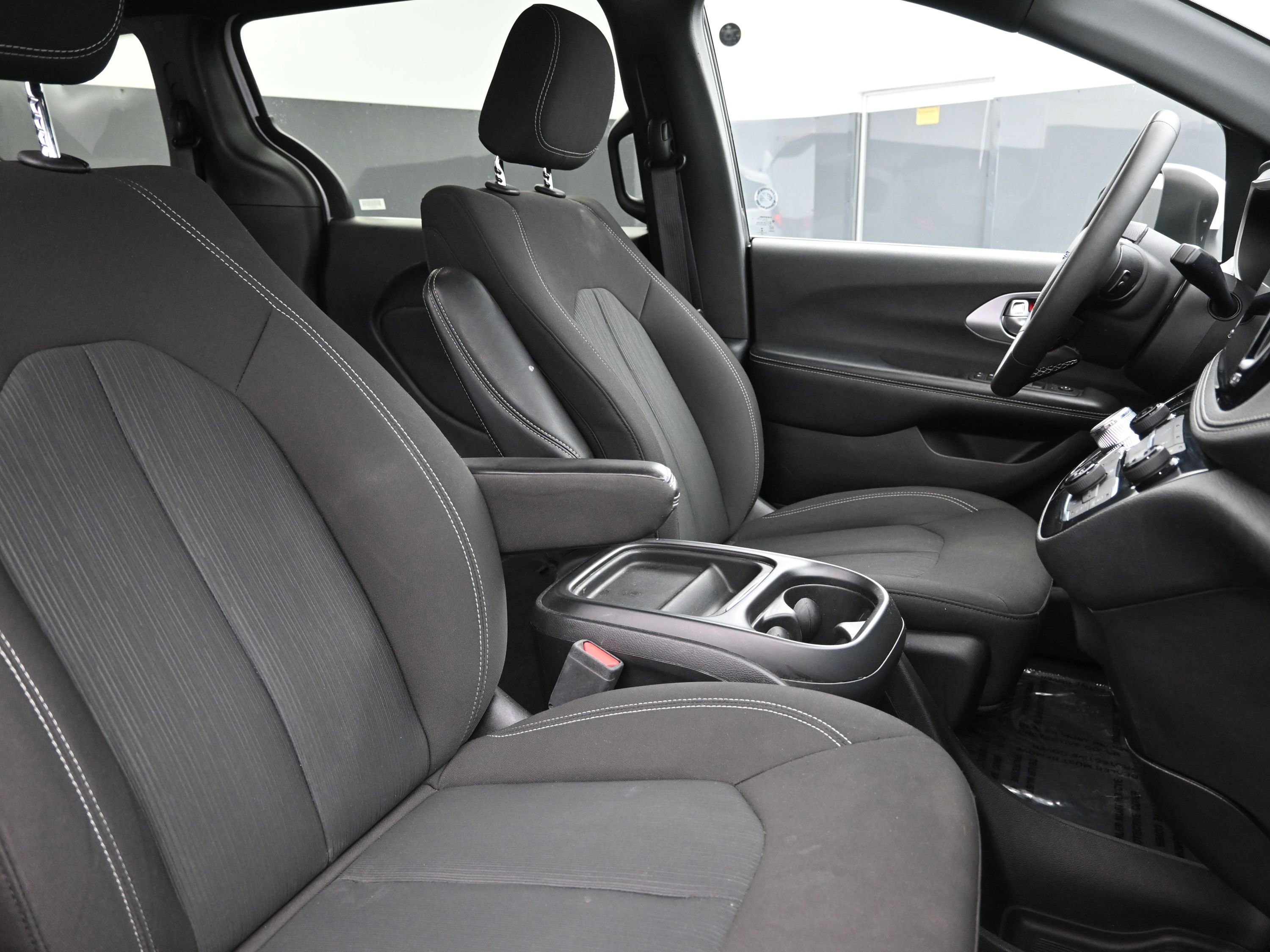 Used 2023 Chrysler Pacifica Touring FWD image 24