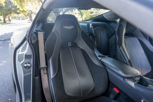 Used 2014 Aston Martin Vanquish Coupe image 31