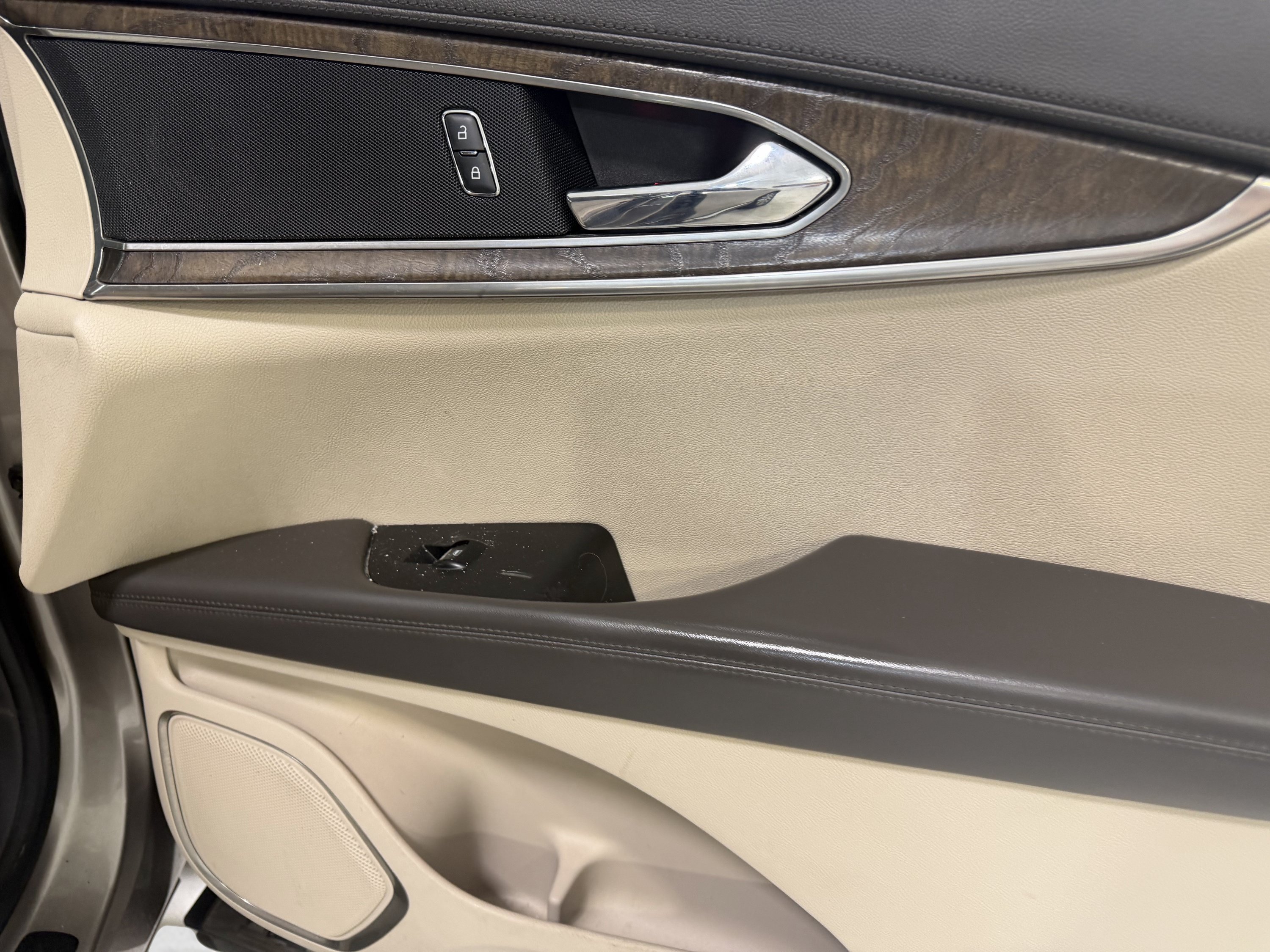 Used 2019 Lincoln Nautilus Select FWD image 15