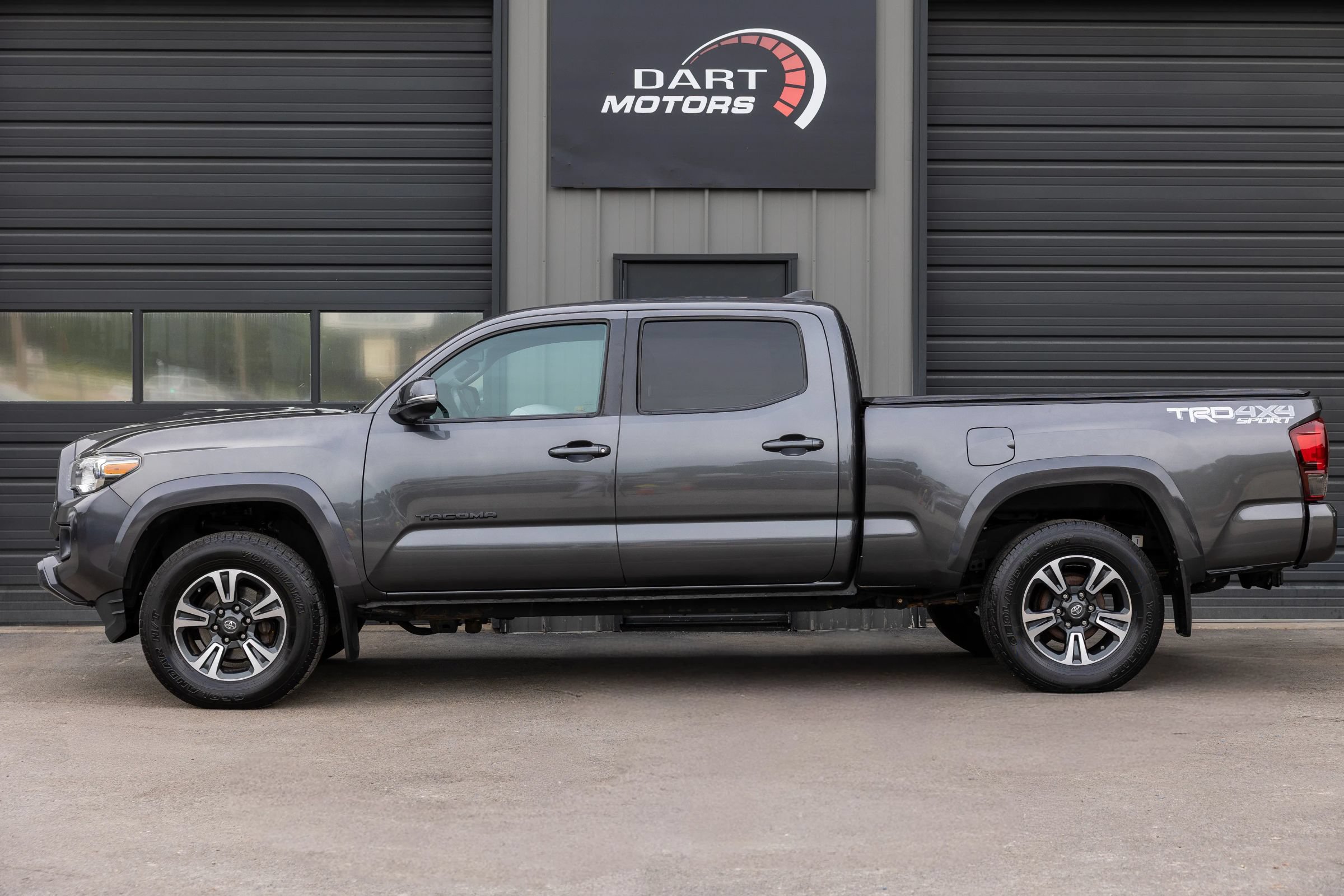 Used 2019 Toyota Tacoma TRD Sport AWD/4WD image 4