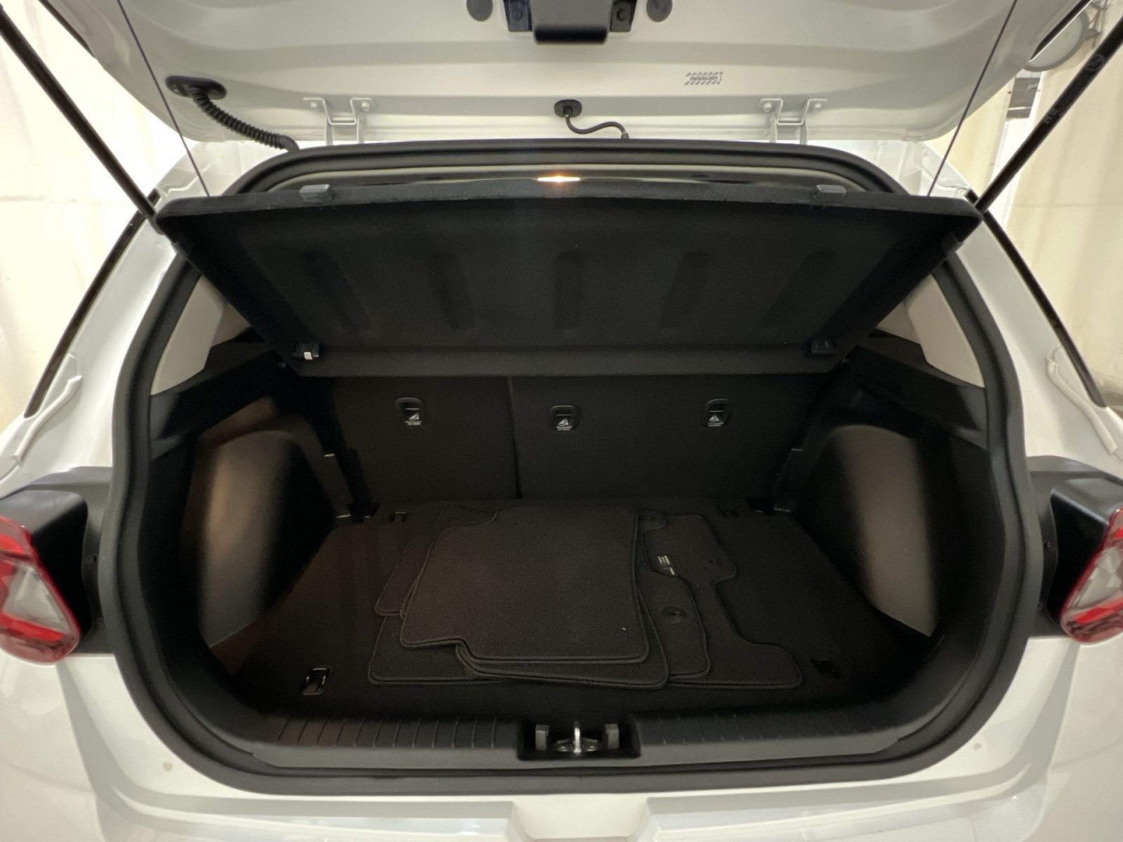 Used 2022 Hyundai Venue SEL FWD image 43