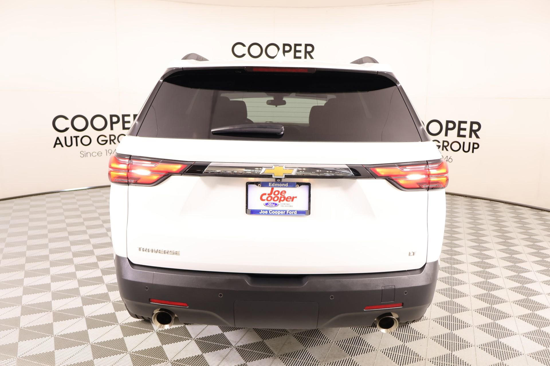 Used 2022 Chevrolet Traverse LT FWD image 22