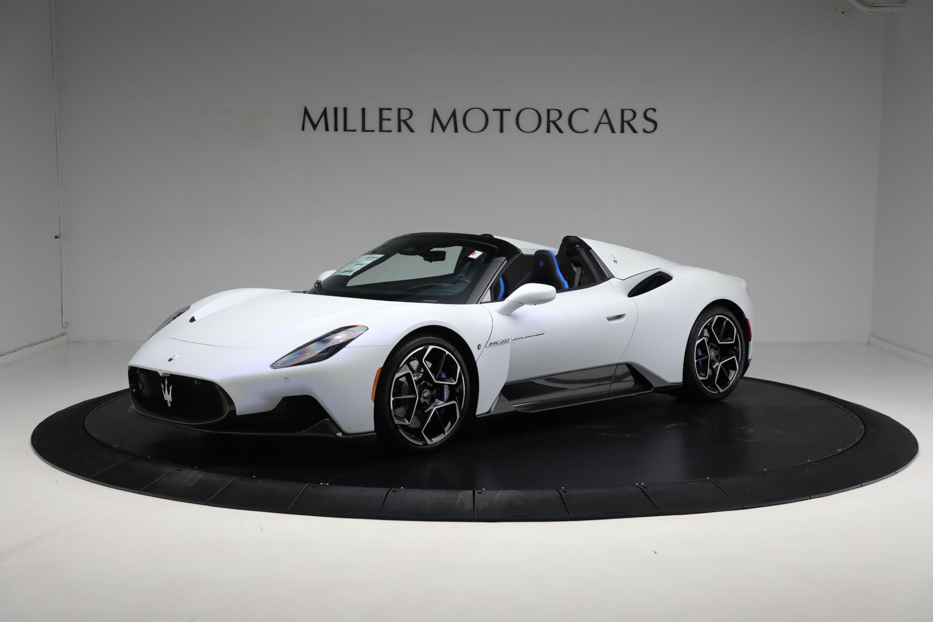Used 2023 Maserati MC20 Spyder RWD image 1