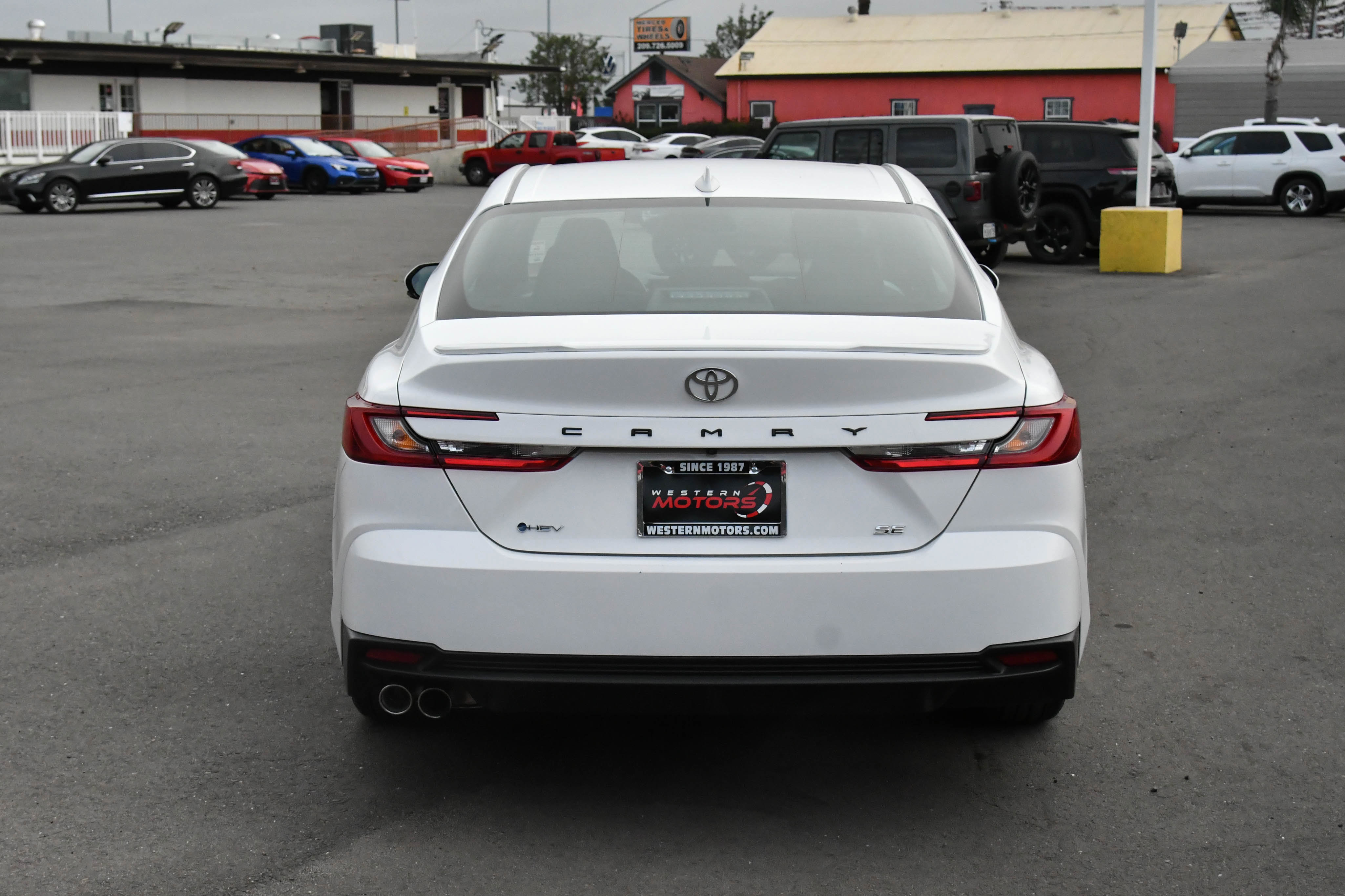 Used 2025 Toyota Camry SE image 7