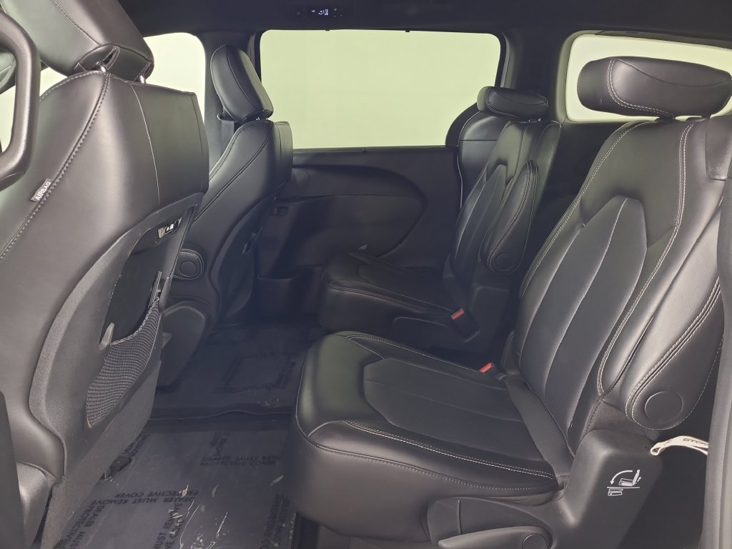 Used 2025 Chrysler Pacifica Select FWD image 19