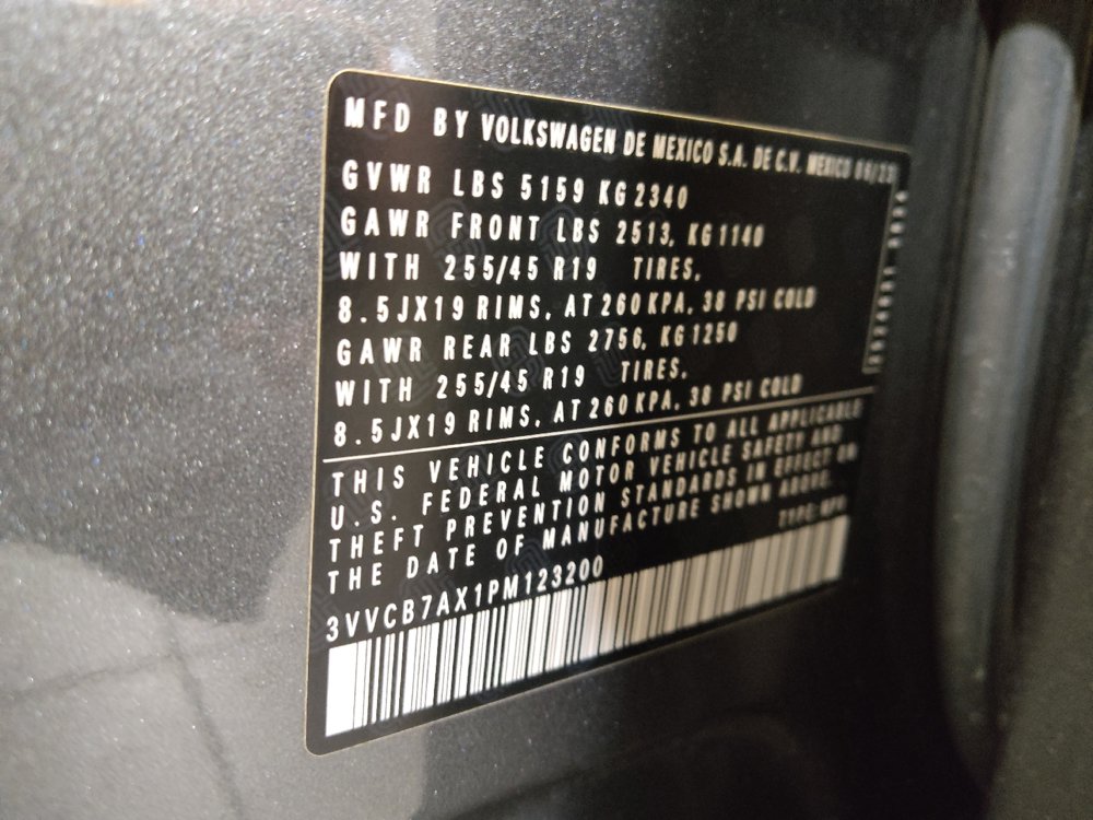 Used 2023 Volkswagen Tiguan SE R-Line FWD image 33