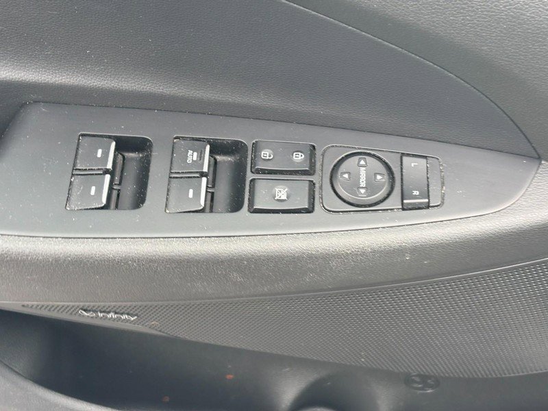 Used 2021 Hyundai Tucson Limited image 15