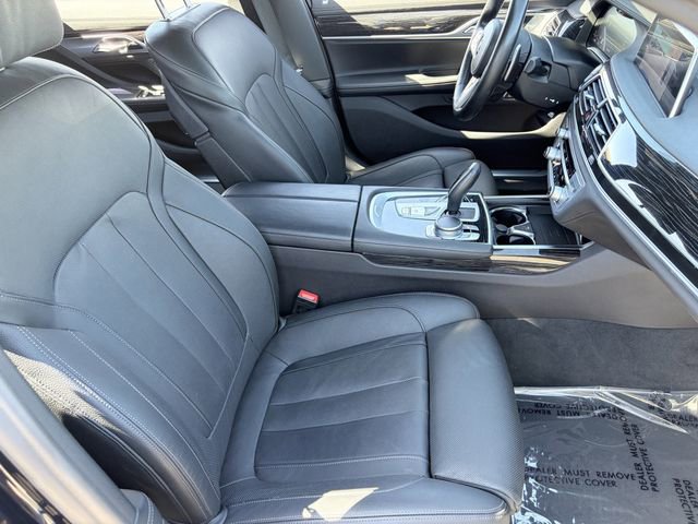 Used 2022 BMW 740i w/ M Sport Package RWD image 11