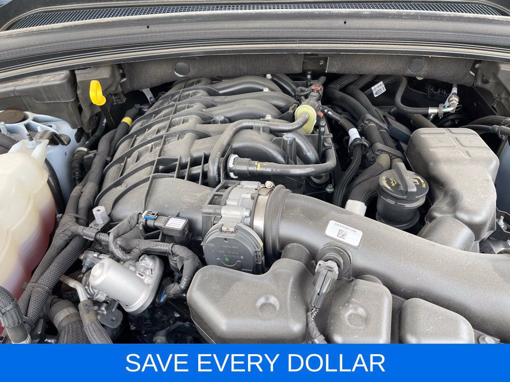Used 2025 Jeep Grand Cherokee Laredo AWD/4WD image 23