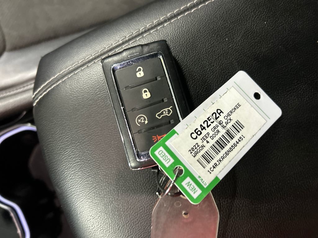Used 2022 Jeep Grand Cherokee L Laredo image 22