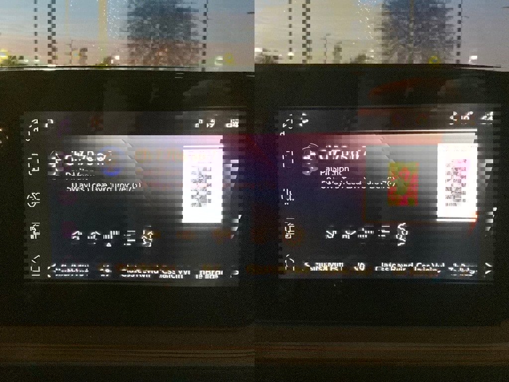 Used 2025 Buick Envista Sport Touring image 23