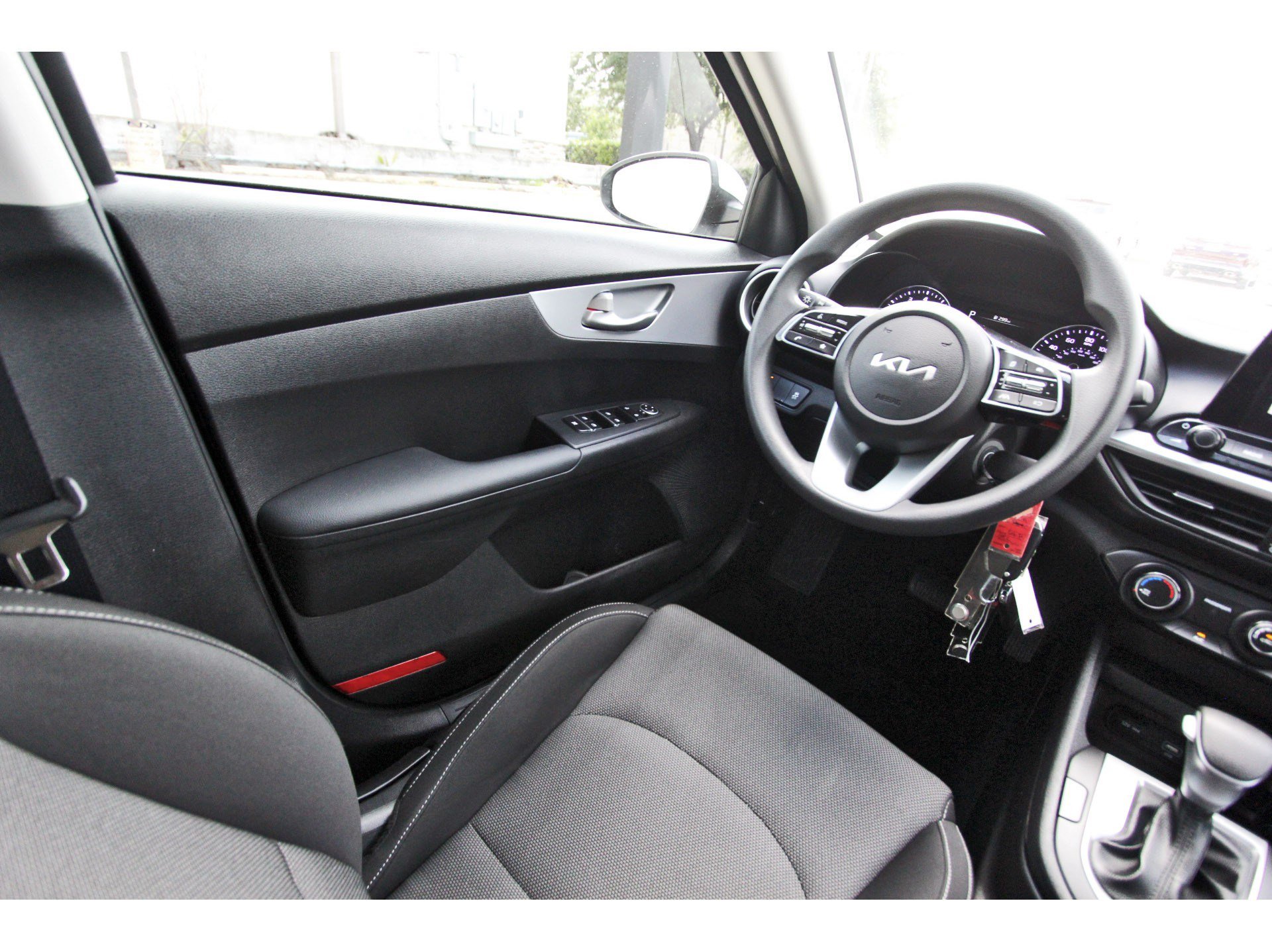 Certified 2023 Kia Forte LXS w/ LXS Technology Package FWD image 11