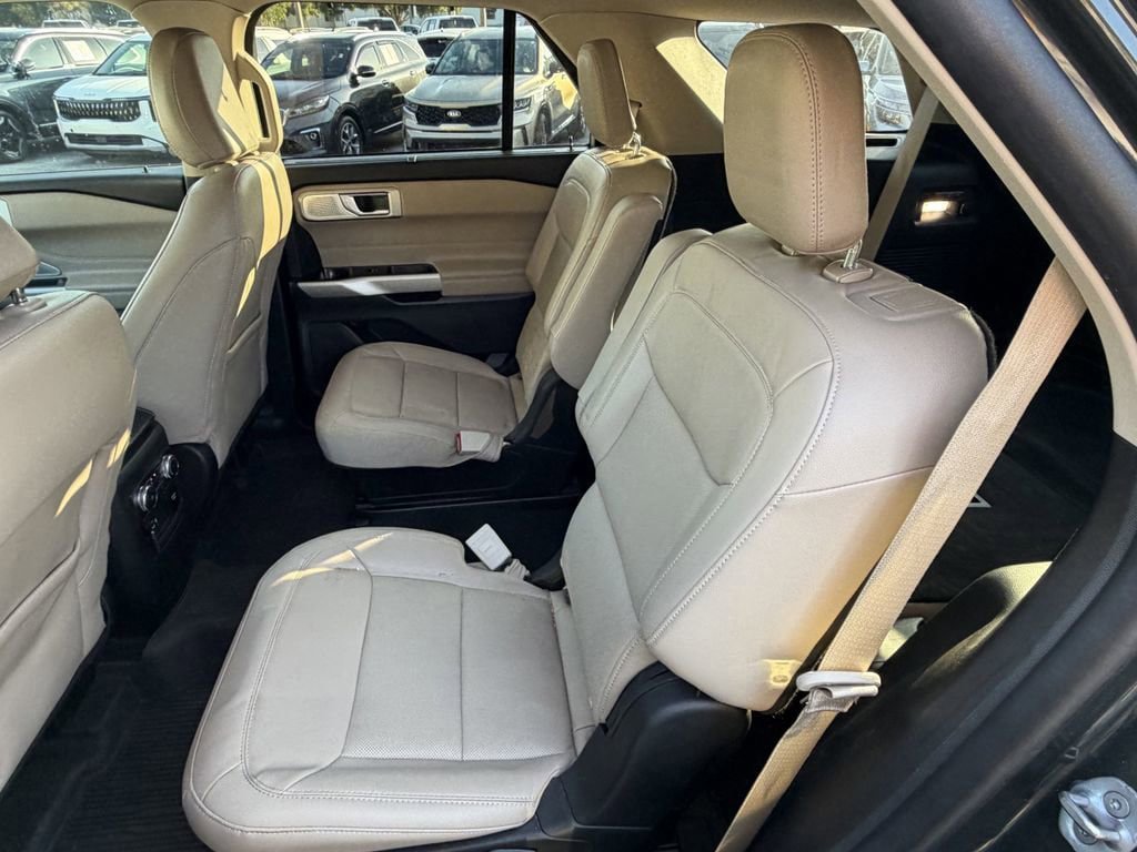 Used 2022 Ford Explorer Limited w/ Limited Technology Package RWD image 17