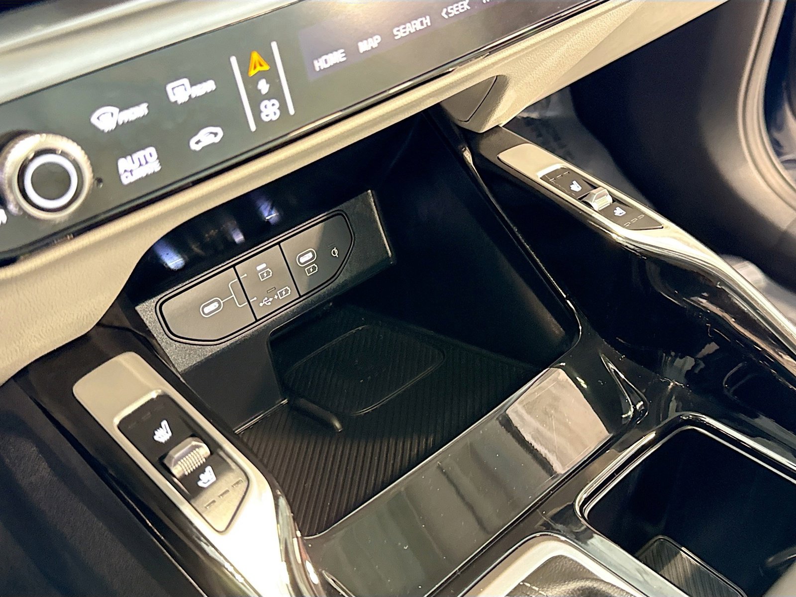 Used 2025 Kia Sorento SX image 11