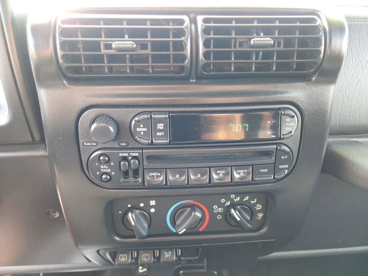 Used 2004 Jeep Wrangler 4WD image 9