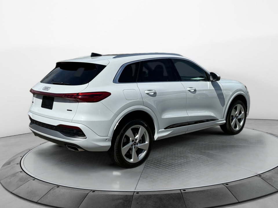 Certified 2025 Audi Q5 Premium Plus w/ Premium Plus image 7