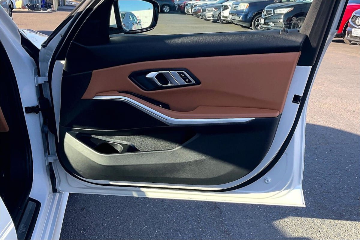 Used 2023 BMW 330i Sedan w/ Parking Assistance Package RWD image 20