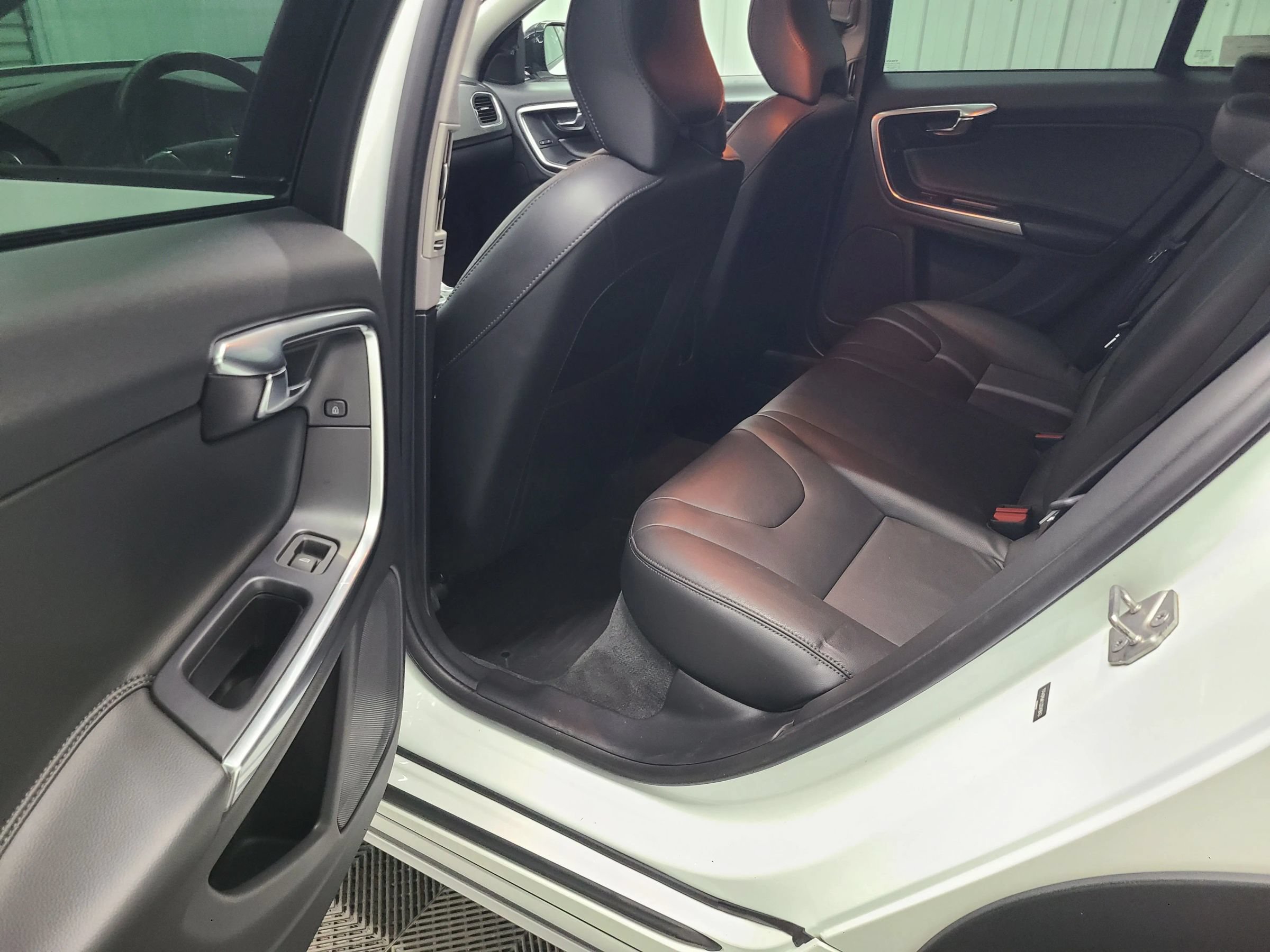 Used 2018 Volvo V60 T5 Cross Country w/ Convenience Package AWD/4WD image 36