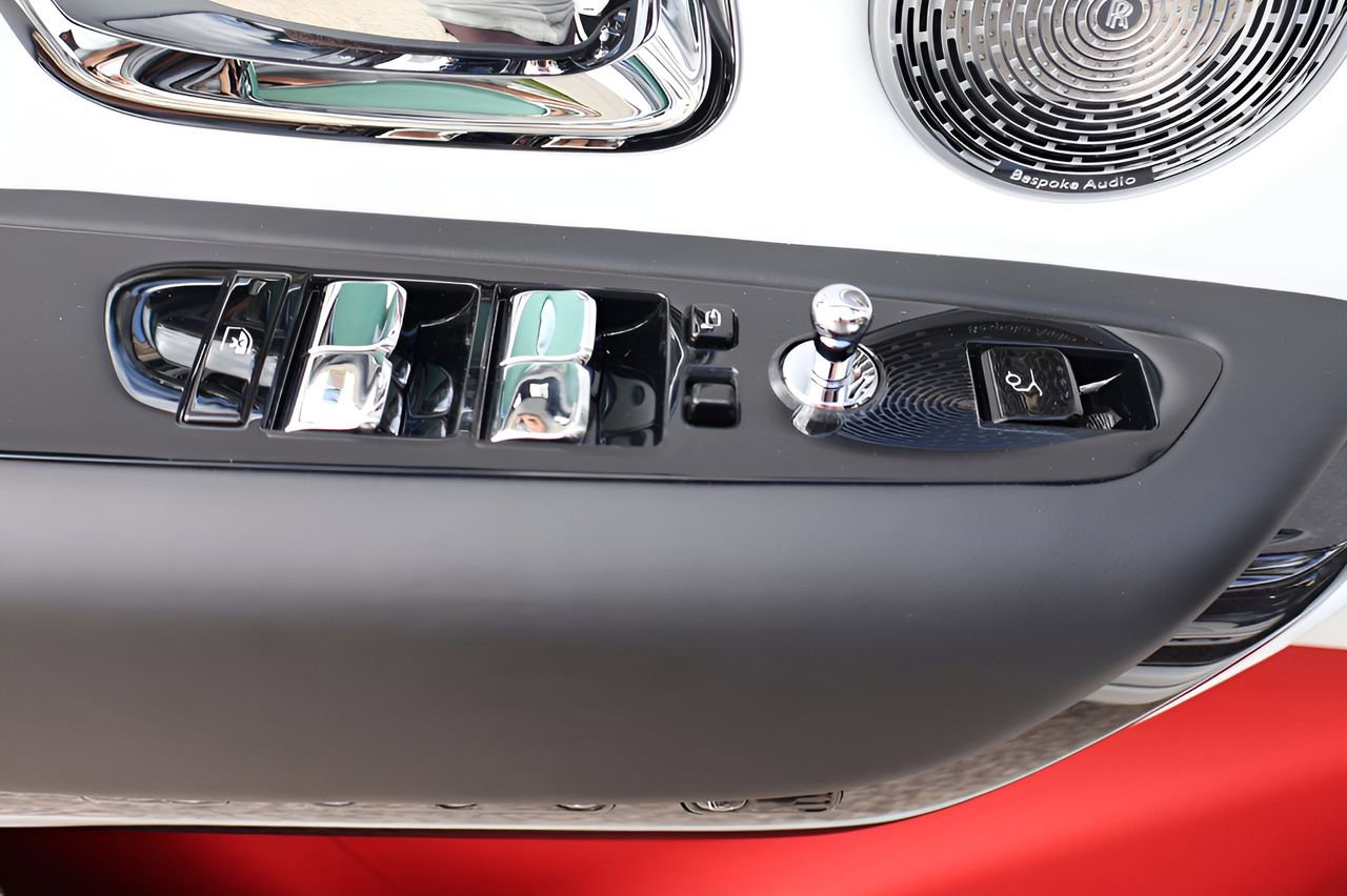 New 2026 Rolls-Royce Cullinan Black Badge AWD/4WD image 13
